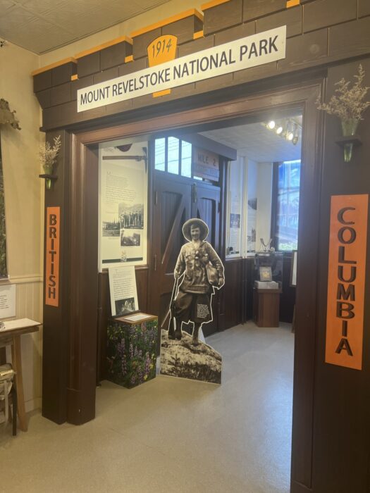 An entrance way with "Mount Revelstoke National Park" written above it.