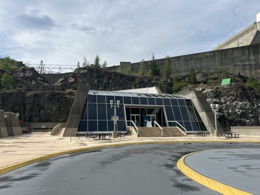 The outside of the Revelstoke Dam Visitor Centre